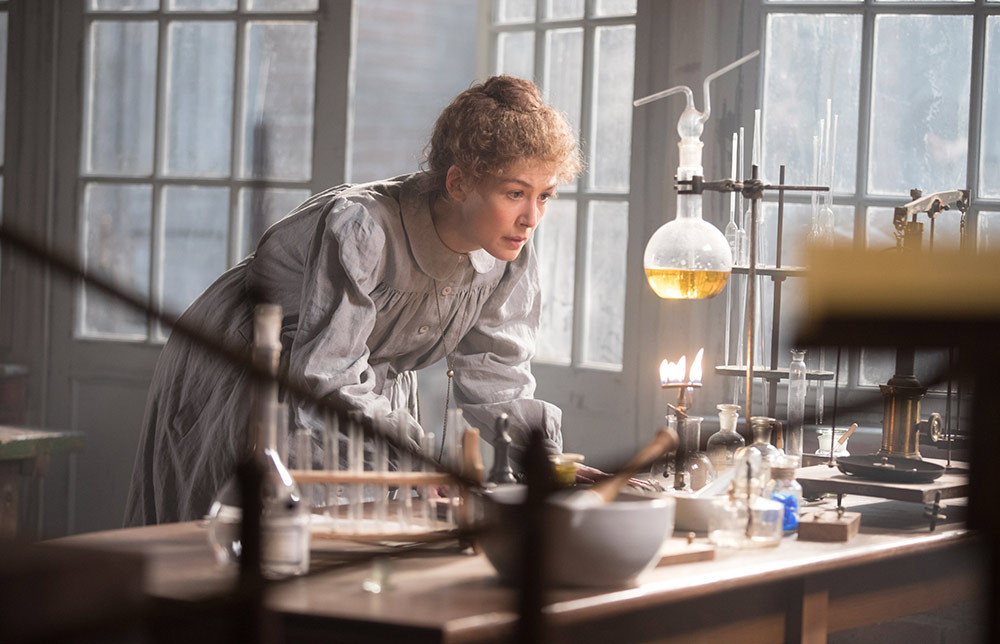 Szenenbild aus dem Film Marie Curie - Elemente des Lebens