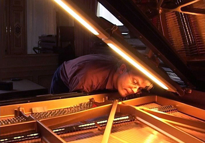 Szenenbild aus dem Film Pianomania - Auf der Suche nach dem perfekten Klang