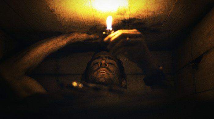 Szenenbild aus dem Film Buried - Lebend begraben
