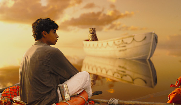 Szenenbild aus dem Film Life of Pi - Schiffbruch mit Tiger