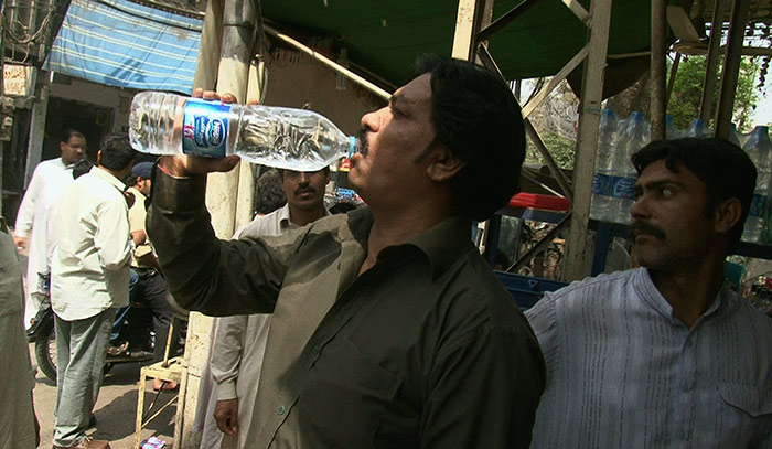 Szenenbild aus dem Film Bottled Life
