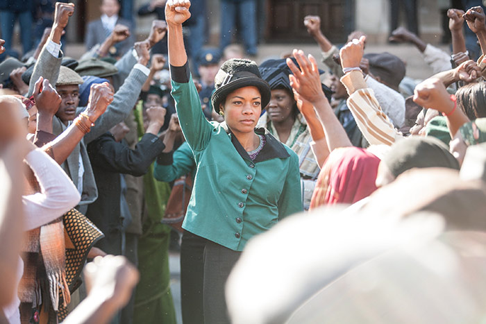 Szenenbild aus dem Film Mandela - Der lange Weg zur Freiheit
