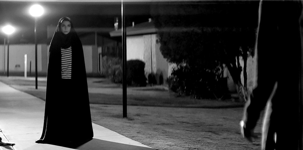 Szenenbild aus dem Film A Girl Walks Home Alone at Night