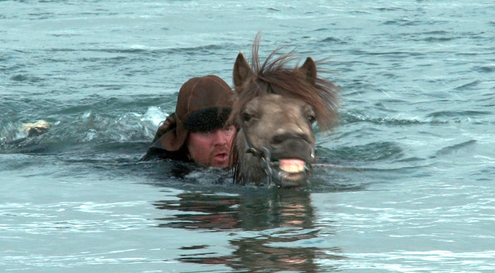 Szenenbild aus dem Film Von Menschen und Pferden