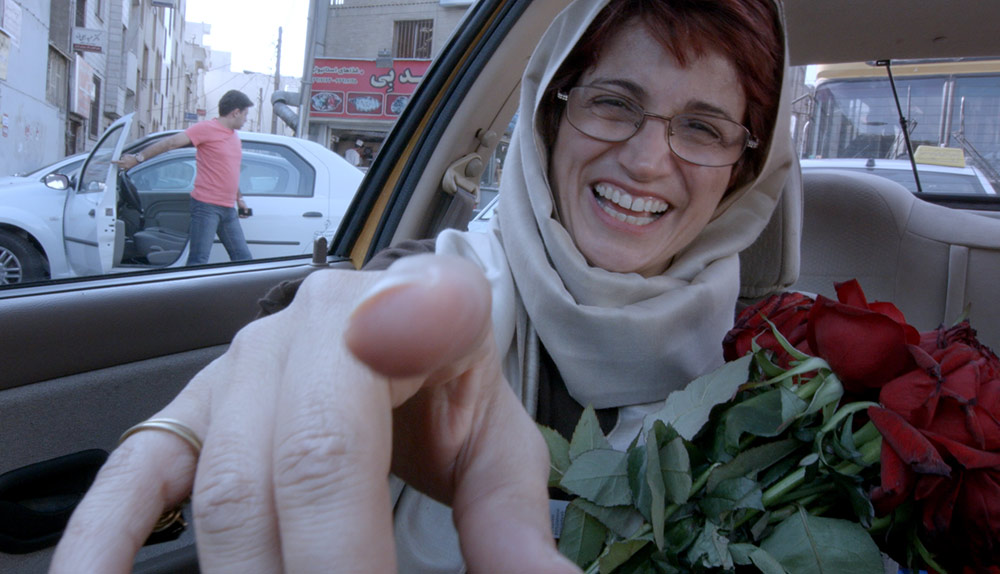 Szenenbild aus dem Film Taxi Teheran