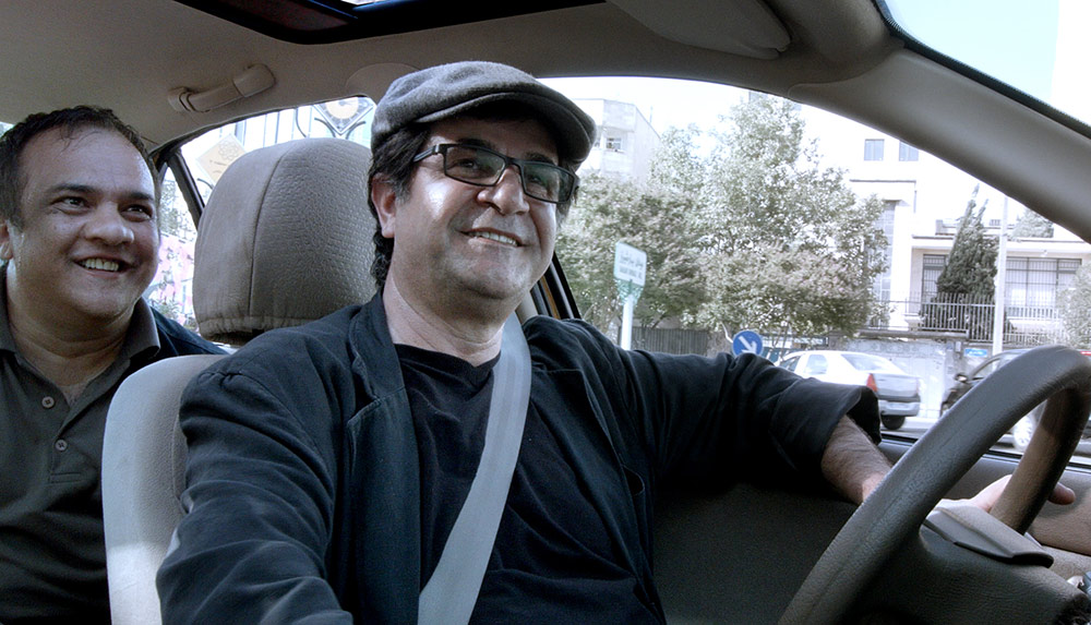 Szenenbild aus dem Film Taxi Teheran